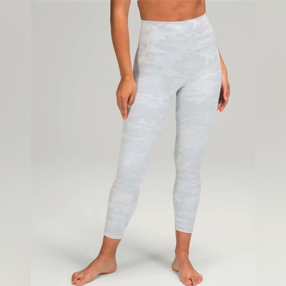lululemon athletica Pants - Lululemon Wunder Under Incognito Camo Jacquard Alpine White Camo size